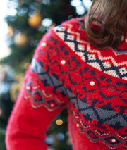 Pull en maille duveteuse avec perles Montanna rouge détails