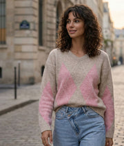 Pull col V jacquard beige & rose à losanges face avant