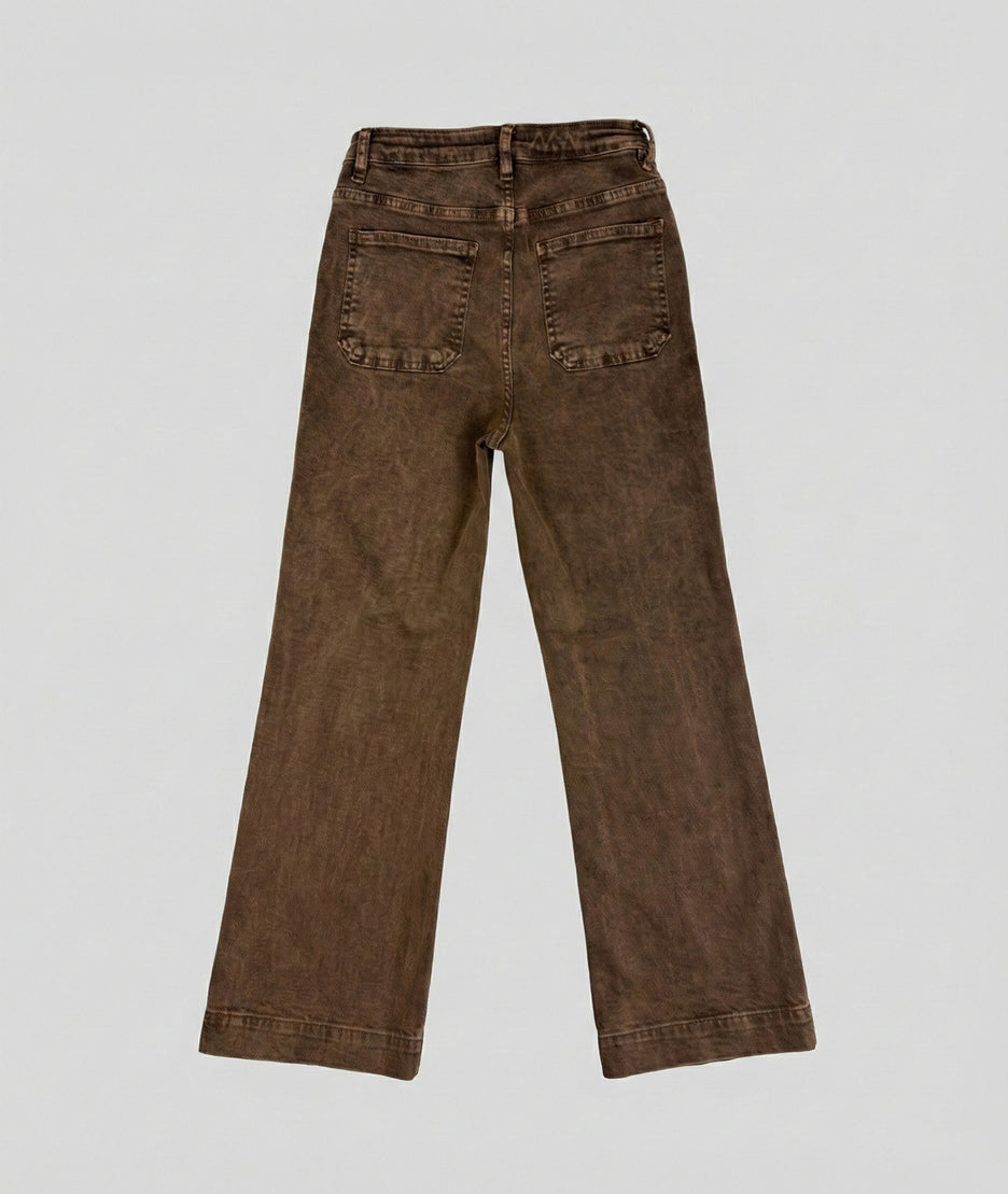 Jean Folya flare marron taille haute arrière fond gris