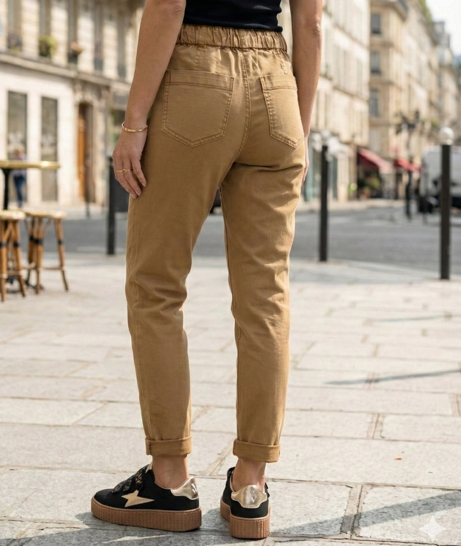Pantalon beige coupe mom taille élastiquée face arrière