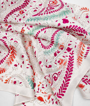 Foulard carrée Bella rose détails