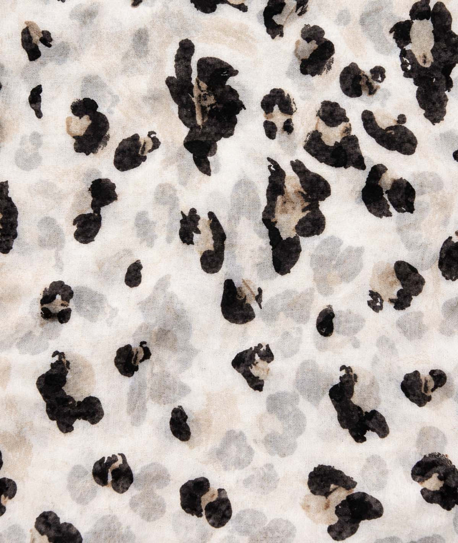 Foulard motif léopard détail