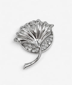 Broche fleur à strass argentée face