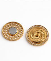 Broche dorée à strass Spirale face