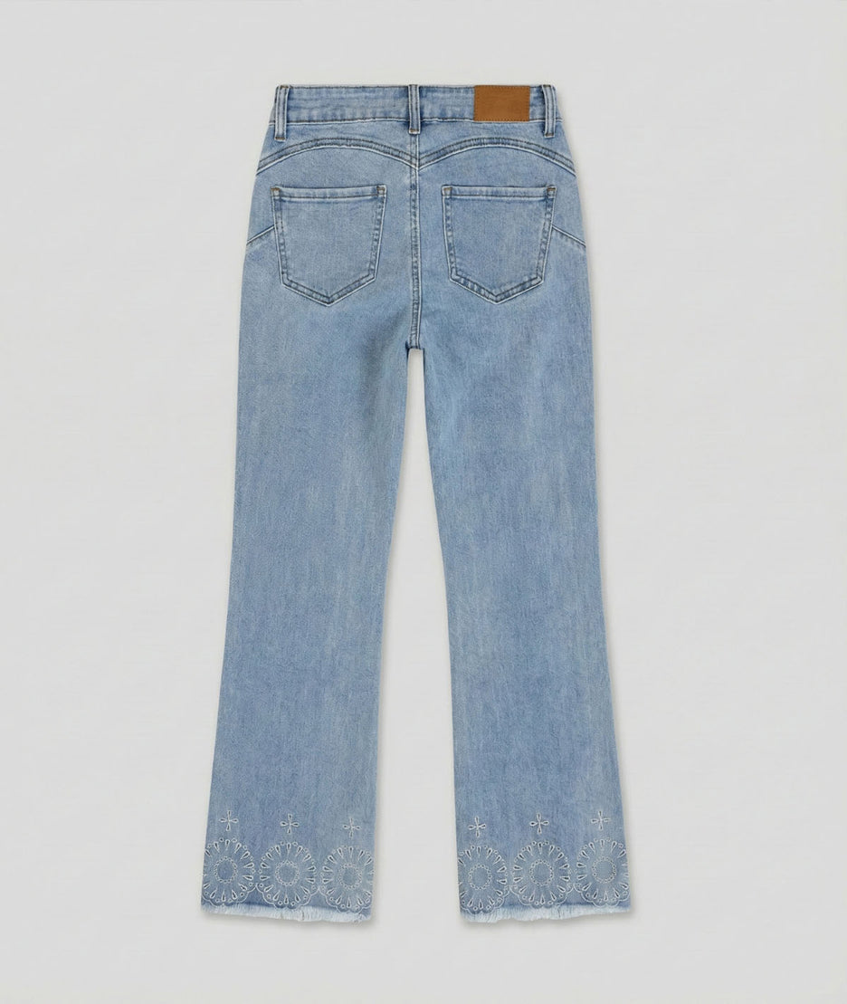 Jean flare à broderies arrière