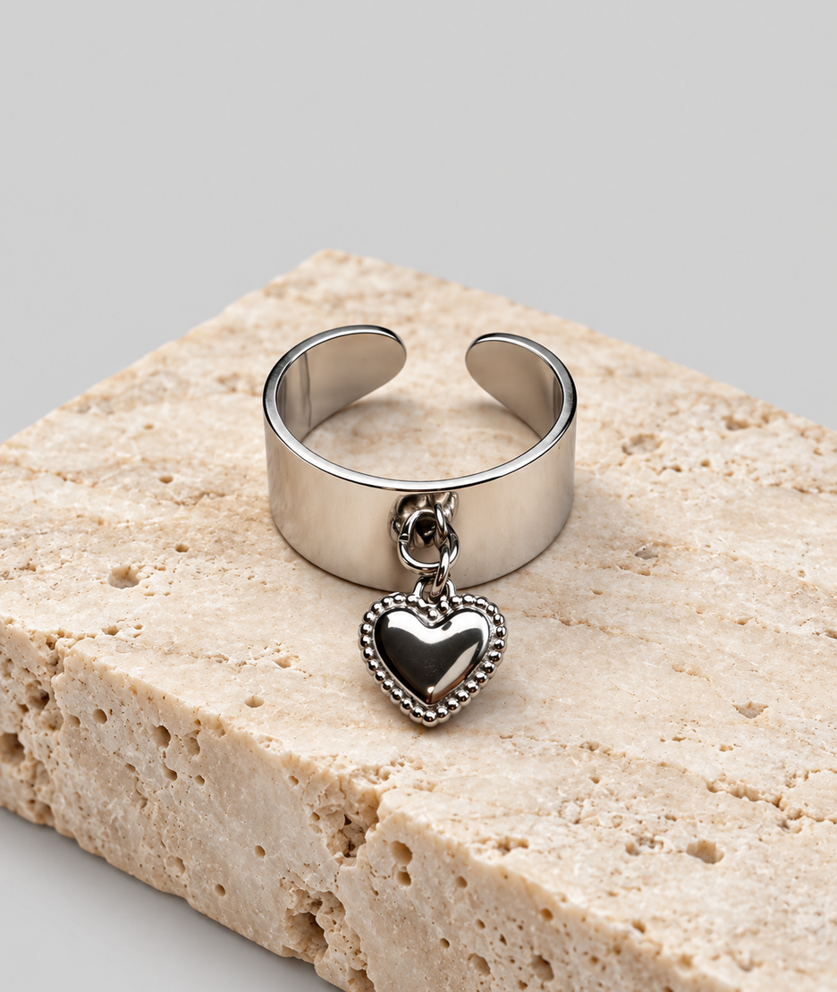 Bague large avec breloque cœur argentée femme
