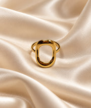 Bague fine ovale goutte dorée ajourée