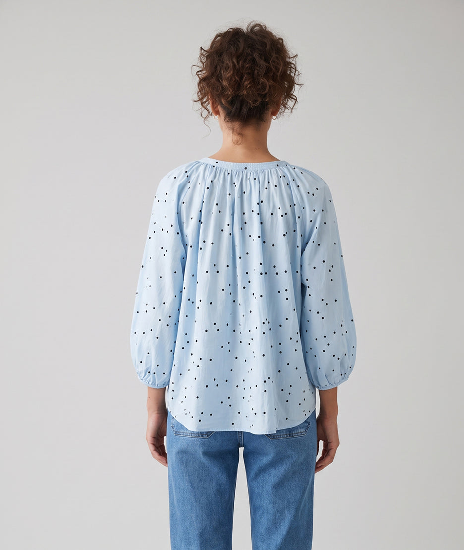 Blouse Cel ciel à pois avec col à nouer — marque Carnaby