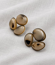 Boucles d'oreilles Nelly effet écaille beige 3 pierres