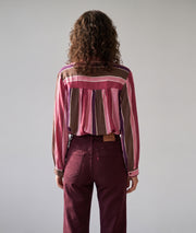 Chemise Oraka rose à rayures et broderies fantaisie portée de dos — Carnaby