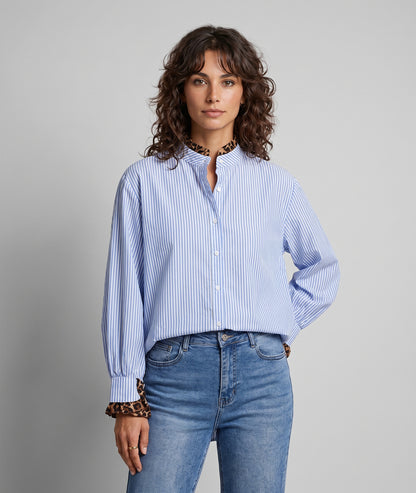 Chemise Rayleo à volants léopard bleu face