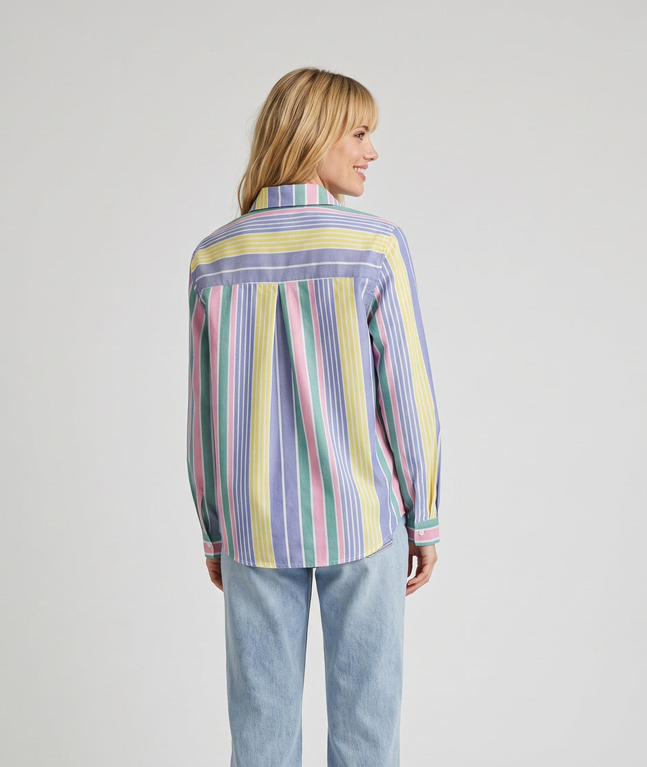 Chemise Raymu multicolore à rayures portée de dos — look quotidien Carnaby