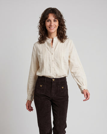 Chemise bohème femme écrue en coton avec col mao et détails dentelle