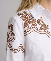 Chemise femme blanche 100 % coton avec broderies choco