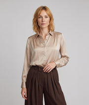 Chemise satinée femme beige avec patte de boutonnage cachée