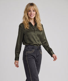 Chemise satinée femme kaki avec patte de boutonnage cachée