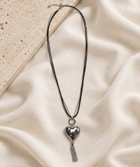 Collier Celia pendentif cœur avec franges - gris