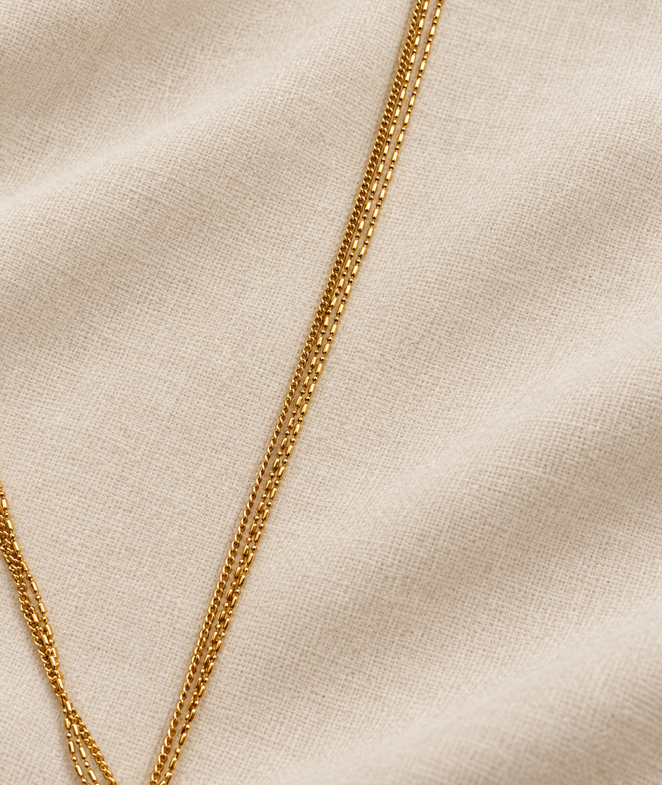 Collier sautoir pendentif feuille doré avec longue chaîne