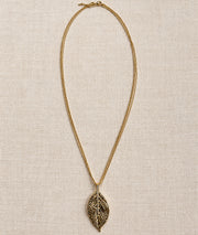 Collier sautoir pendentif feuille doré avec longue chaîne