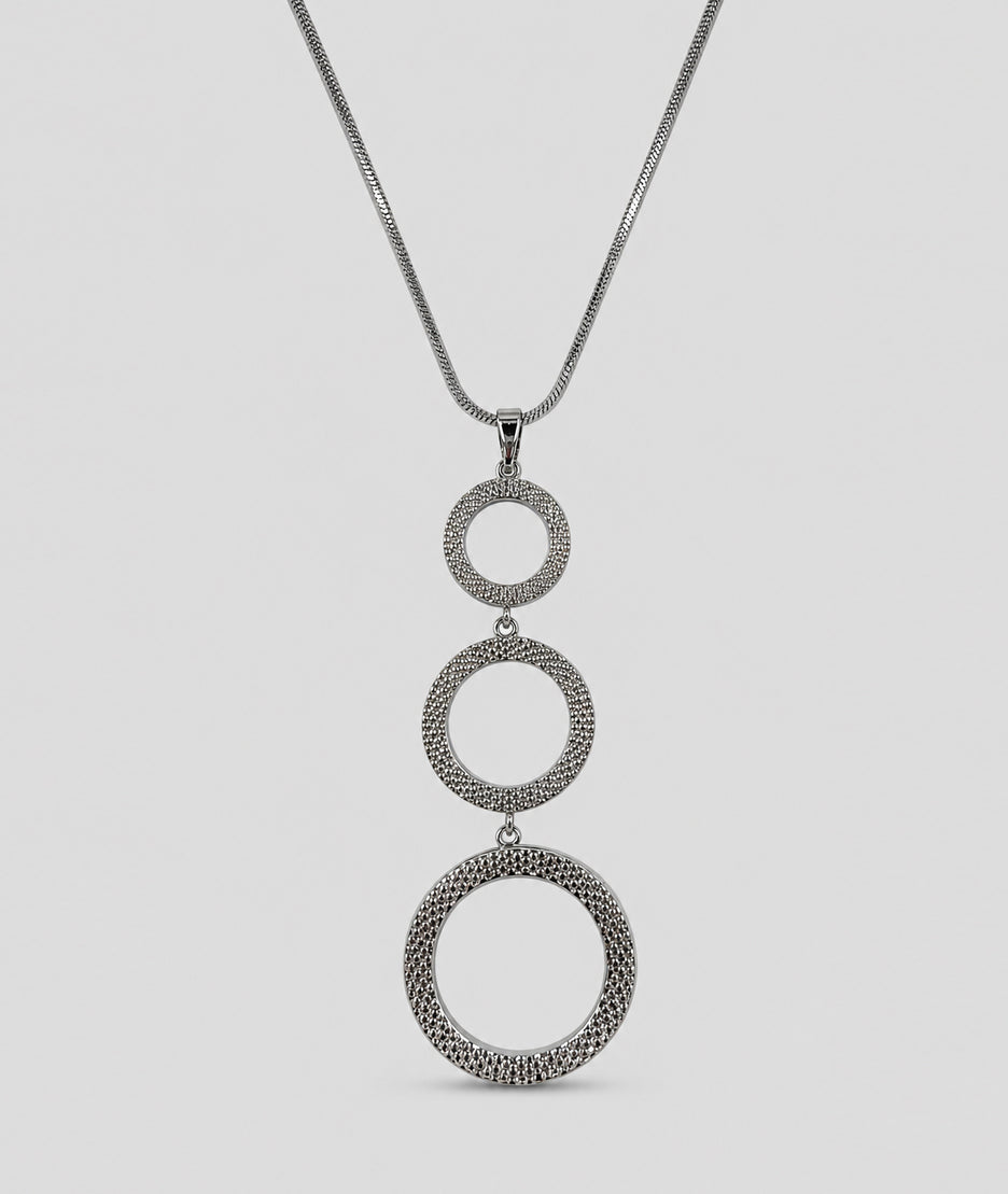 Collier Rondy gris avec pendentifs cercles texturés — marque Carnaby
