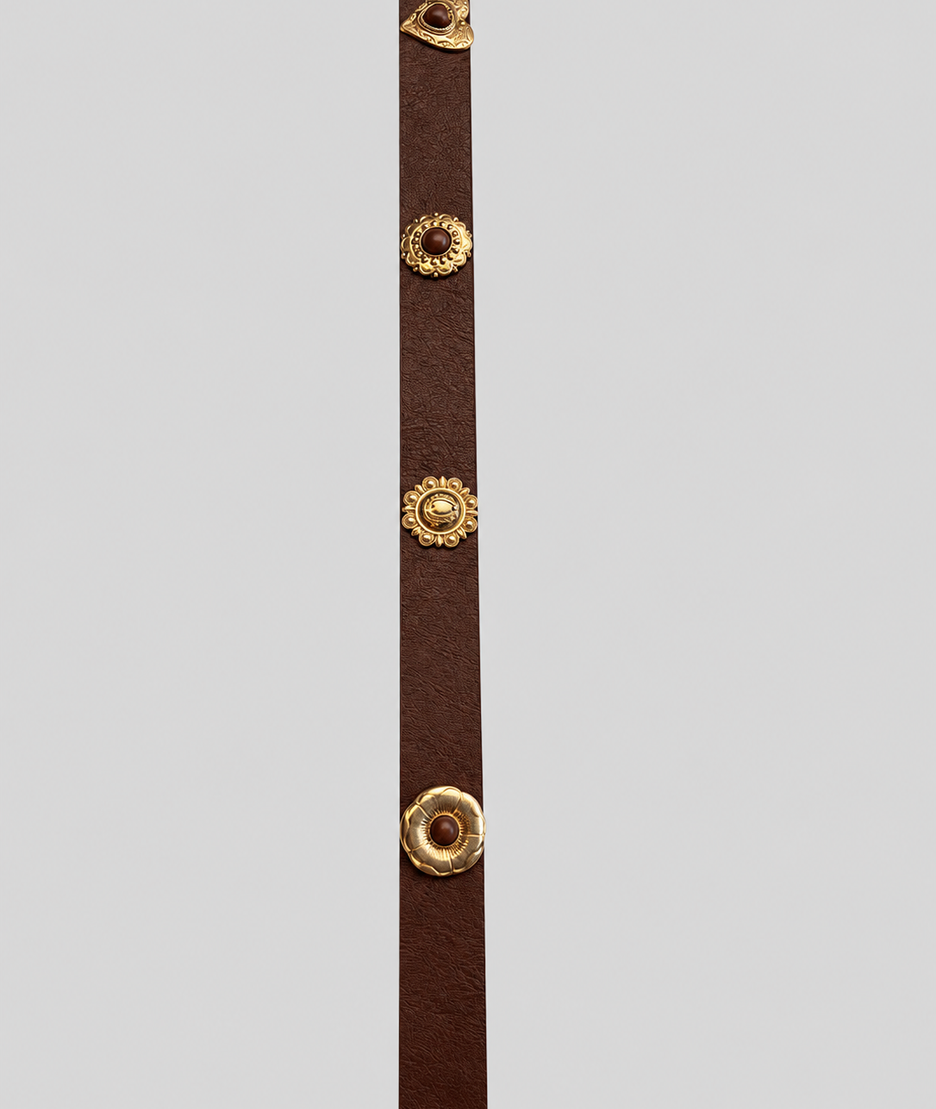 Ceinture fine similicuir femme marron avec détails cœur dorés