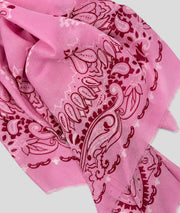 Foulard Bandi à motif bandana rose détail