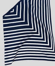 Foulard Zebra triangle à rayures marine détail