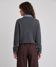 Gilet maille et jean femme gris avec col chemise et boutons dorés