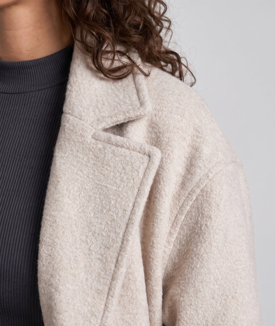 Manteau long femme écru Sonia à double boutonnage et col cranté détail