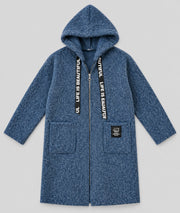 Manteau long Zipo bleu à capuche en maille bouclée femme à plat