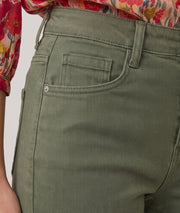 Pantalon Dlev kaki coupe droite taille haute porté de face — Carnaby