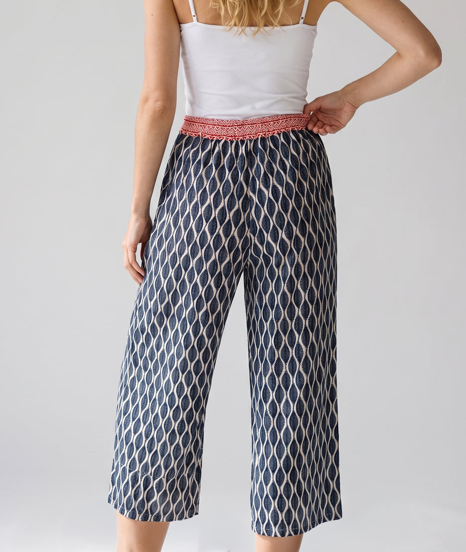 Pantalon Fanta bleu face arrière imprimé feuillage, taille smockée, Carnaby