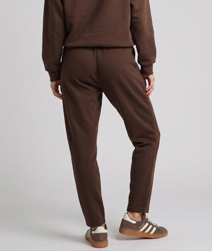 Pantalon jogging femme Marion marron coupe carotte avec taille élastique et liens à nouer
