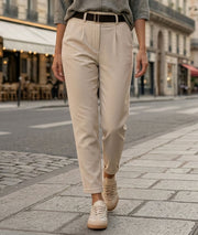 Pantalon coupe carotte en velours côtelé Patricia ecru face avant