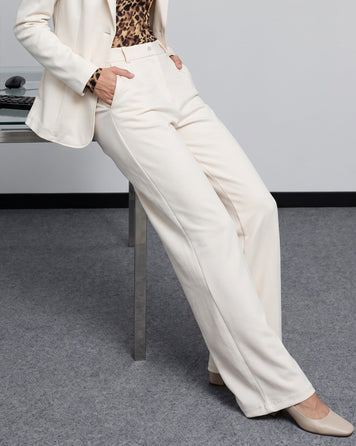 Pantalon de tailleur femme écru Torna taille haute porté de face