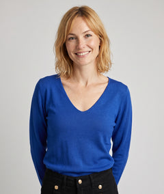 Pull manches longues femme Agile bleu roi en maille fine col V et coupe droite