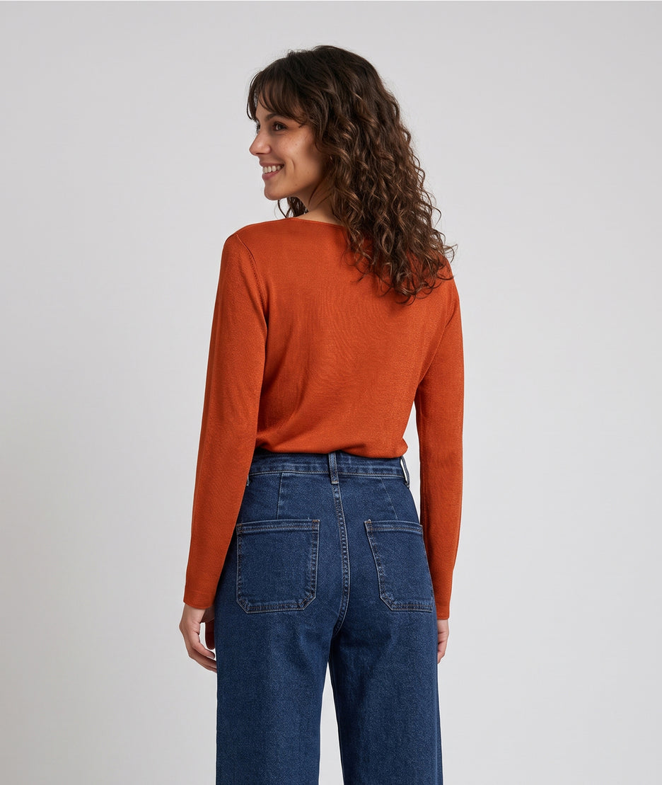 Pull manches longues femme Agile brique en maille fine col V et coupe droite