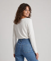 Pull manches longues femme Agile écru en maille fine col V et coupe droite