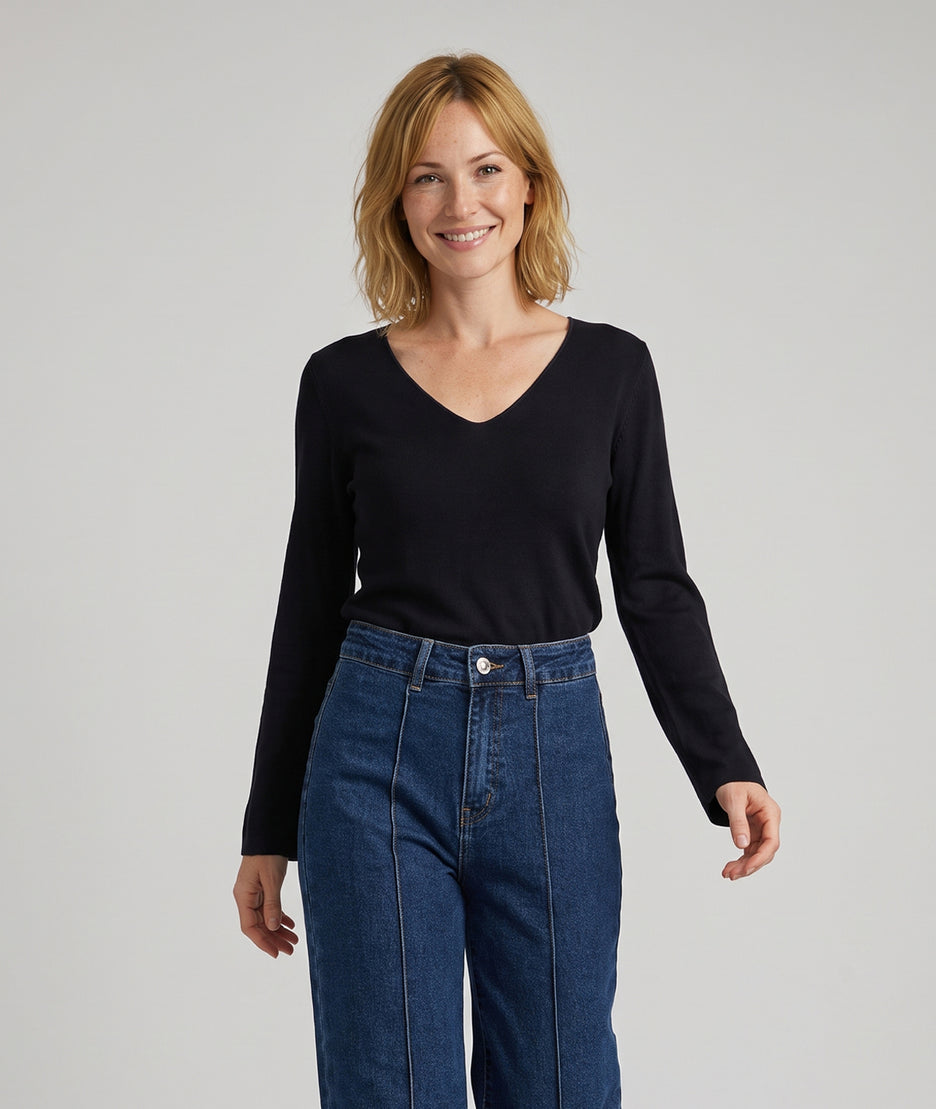 Pull manches longues femme Agile noir en maille fine col V et coupe droite