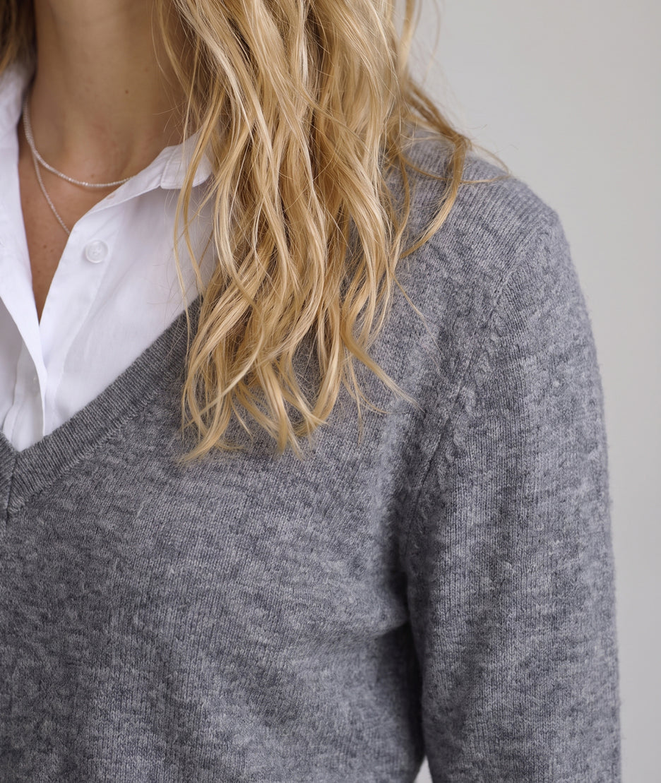 Pull col chemise femme gris à col V et manches longues