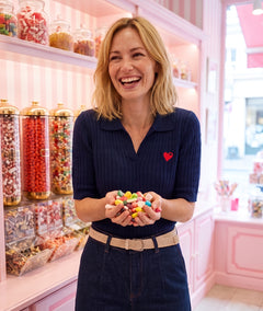 Pull Cuore marine manches courtes en maille torsadée avec broderie cœur rouge — Carnaby