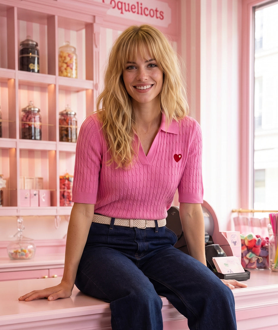 Pull Cuore rose manches courtes en maille torsadée avec broderie cœur rouge ambiance — Carnaby