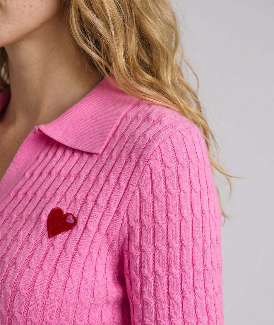 Pull Cuore rose manches courtes en maille torsadée avec broderie cœur rouge — Carnaby