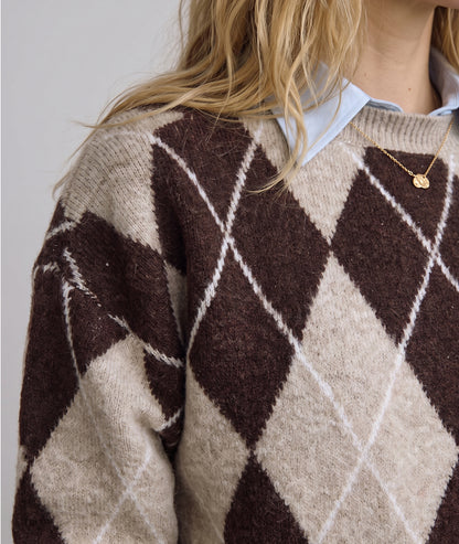 Pull en maille losange femme Esma beige et chocolat motif argyle col rond manches longues