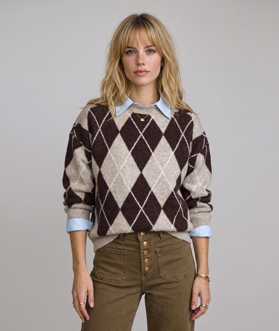 Pull en maille losange femme Esma beige et chocolat motif argyle col rond manches longues