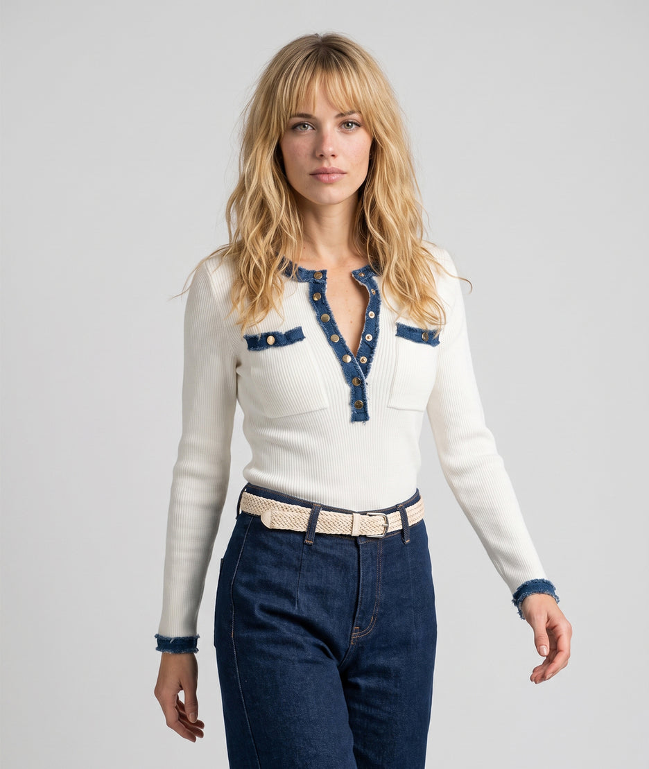 Pull Gigi blanc bi-matière maille et jean manches longues porté de face — Carnaby