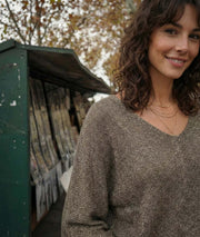 Pull ample pailleté Ilura taupe détail