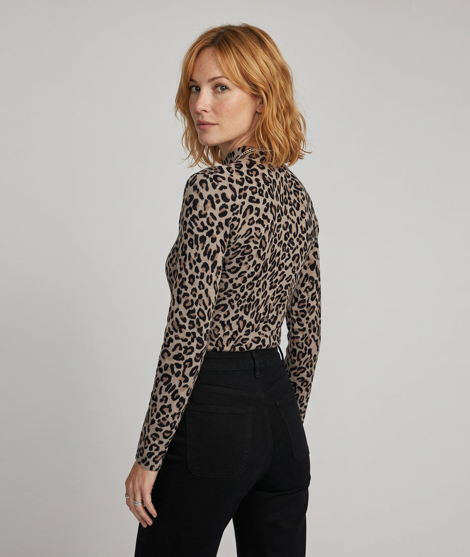 Pull léopard femme beige à col montant et manches longues