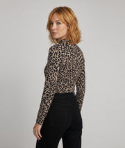 Pull léopard femme beige à col montant et manches longues