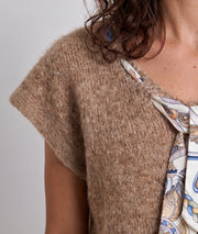 Pull sans manches femme en maille camel Mel avec foulard imprimé à nouer et col V